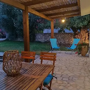  Casa vacanze Ca Sotto Il Carrubo, A 100 Mt Dal Mare! Italia