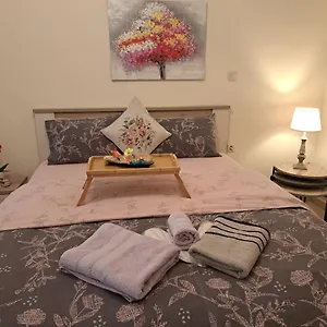 https://domenica-studios-2.hotelschalkidiki.net